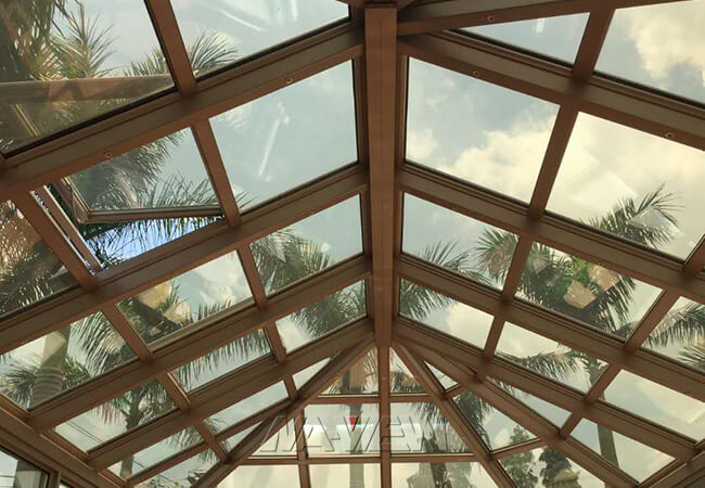 Беспоке Сунроом потолка собора современного Сунроом крыши щипца на открытом воздухе 3